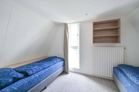 The Slaapkamer 3 of Type Veluwe Villa 4B - nr. 73 Pijplook in Landal Bungalowpark Hoenderloo