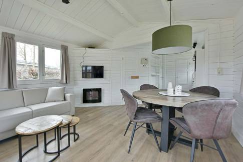 The Woonkamer of Type Buitenverblijf Wellness 4 - nr. 325 in Resort Arcen