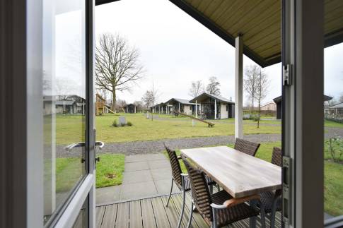 The Terras of Type Tiny House - nr. 513 in Recreatiepark De Tolplas