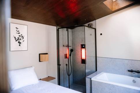 The Badkamer of nr. T5 - type Tiny Wellness Cabin 2P in Landgoed De IJsvogel