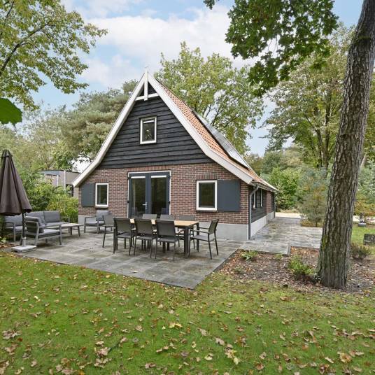 The Buiten of nr. 38 Ponybos - type Het Geheim van Otterlo 8P in EuroParcs De Zanding