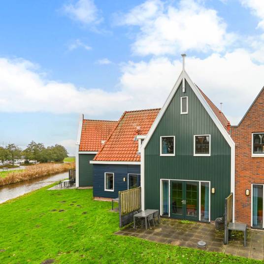 The Buiten of nr. 216 -  type VO7A Comfort in Landal Marinapark Volendam