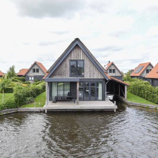 The Buiten of Type Watervilla 6A - nr. 36 in Waterstaete Ossenzijl