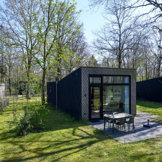 The Buiten of Type Forest Cabin Wellness 4 - nr. 129 in Roompot Vakantiepark Schaijk