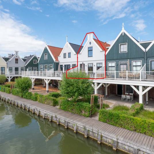 The Buiten of Type Zuiderzeezicht 4 -  nr. 204 in Resort Poort van Amsterdam