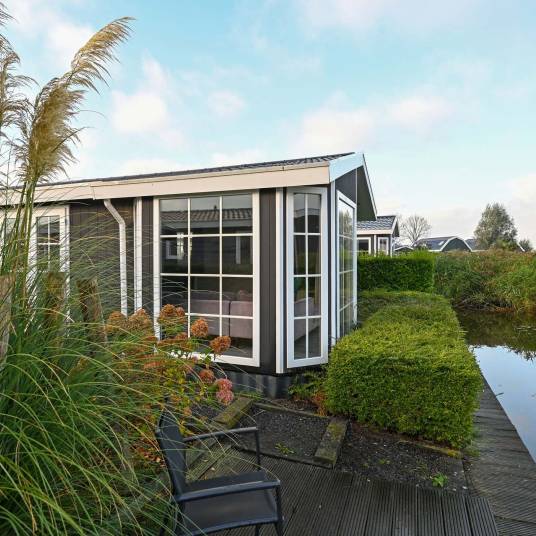 The Buiten of Type Velthorst 6 - nr. 642 in Resort De Rijp